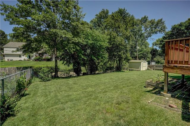 9760 W 101st Terrace, Overland Park, KS 66212