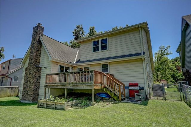 9760 W 101st Terrace, Overland Park, KS 66212