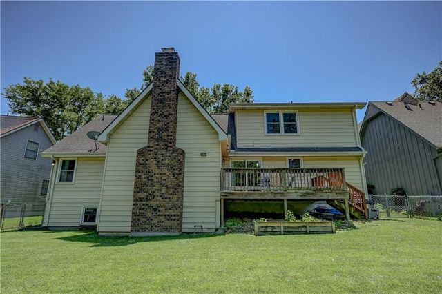 9760 W 101st Terrace, Overland Park, KS 66212