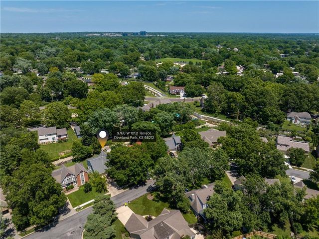 9760 W 101st Terrace, Overland Park, KS 66212