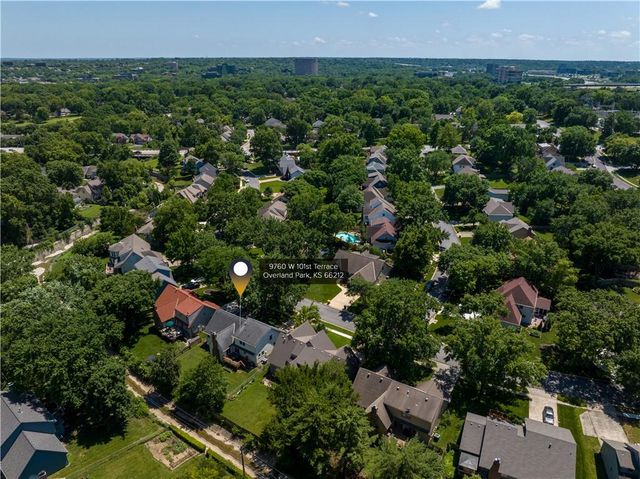 9760 W 101st Terrace, Overland Park, KS 66212