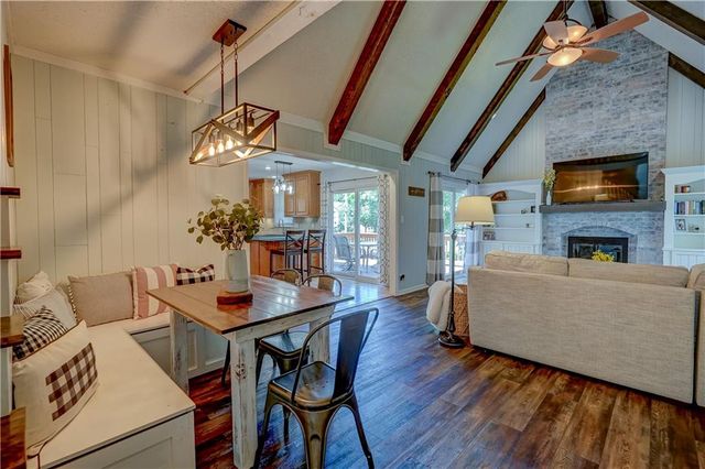 9760 W 101st Terrace, Overland Park, KS 66212