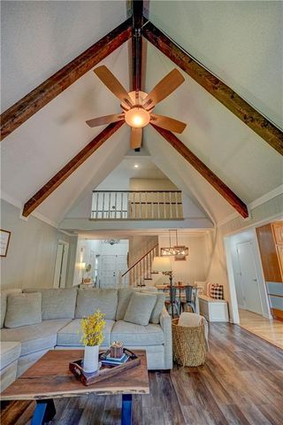9760 W 101st Terrace, Overland Park, KS 66212