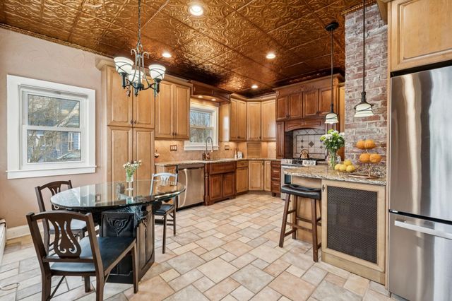 944 Chestnut Street, Manchester, NH 03104