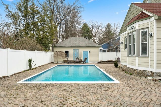 944 Chestnut Street, Manchester, NH 03104