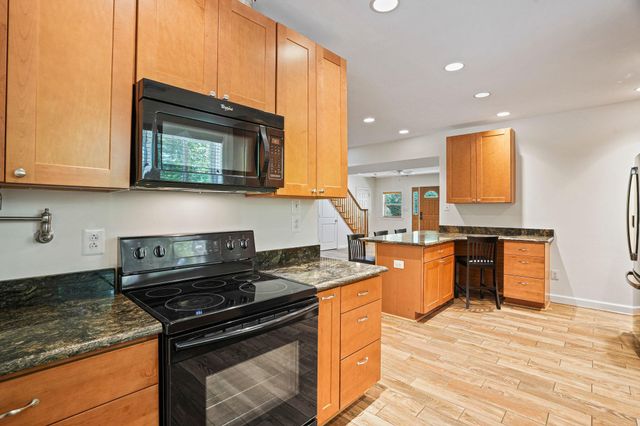 7712 DOLLY DR, Lorton, VA 22079