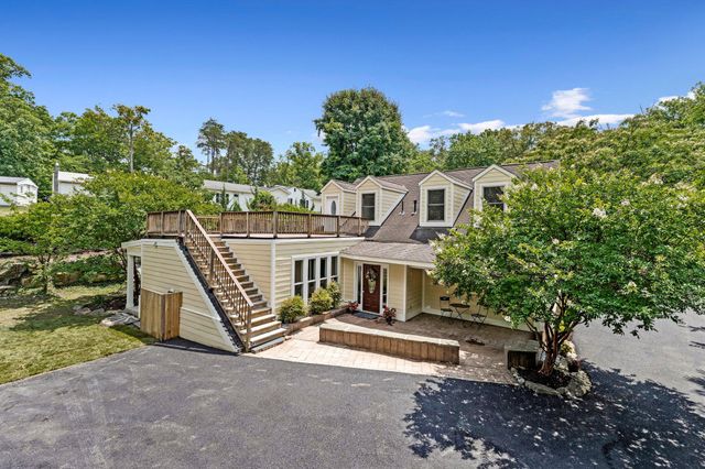 7712 DOLLY DR, Lorton, VA 22079