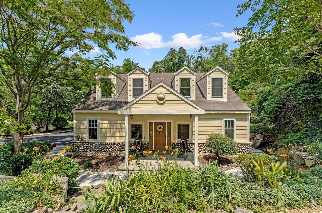 7712 DOLLY DR, Lorton, VA 22079