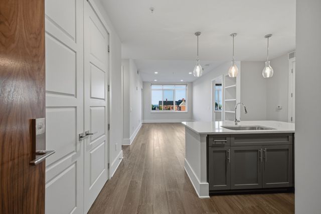 20 Rutledge St Apt 411, Nashville, TN 37210