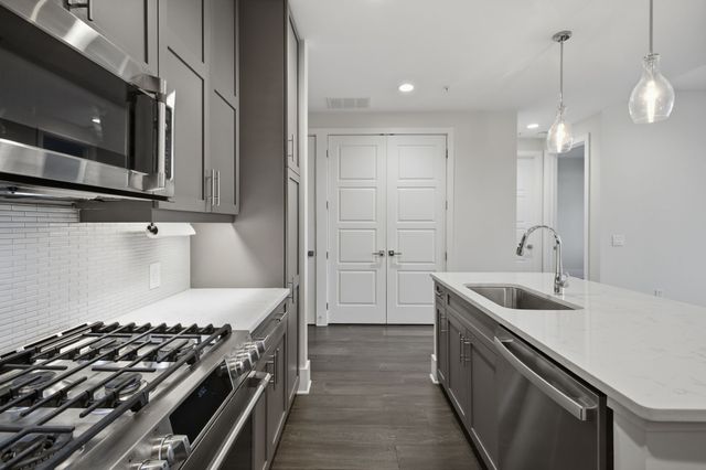 20 Rutledge St Apt 411, Nashville, TN 37210