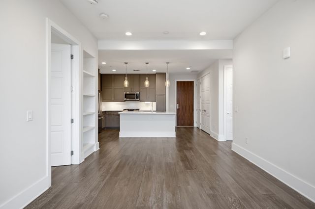 20 Rutledge St Apt 411, Nashville, TN 37210