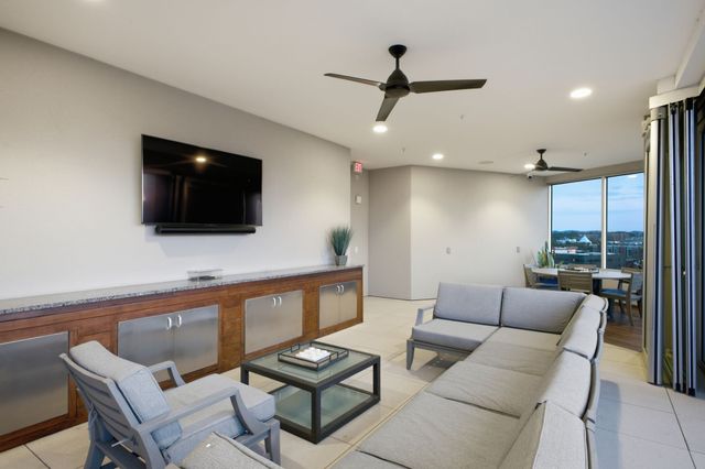 20 Rutledge St Apt 411, Nashville, TN 37210