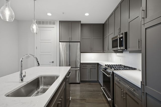 20 Rutledge St Apt 411, Nashville, TN 37210