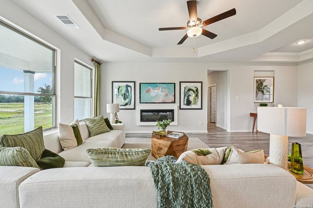 180 Firewheel Loop, Floresville, TX 78114