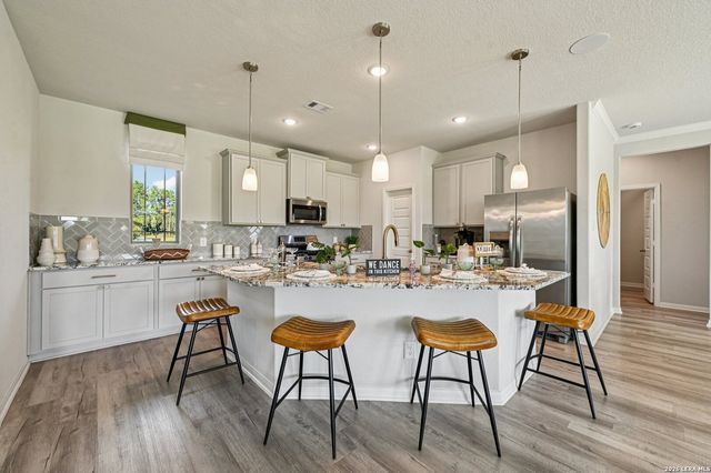 180 Firewheel Loop, Floresville, TX 78114