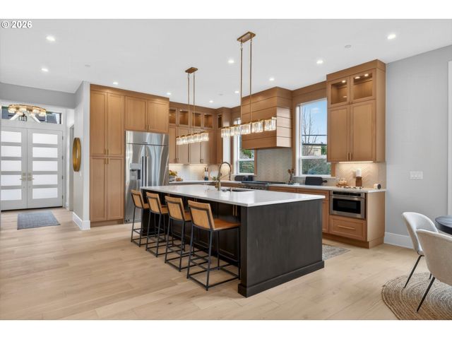 1864 Sw Dickinson Ln, Portland, OR 97219