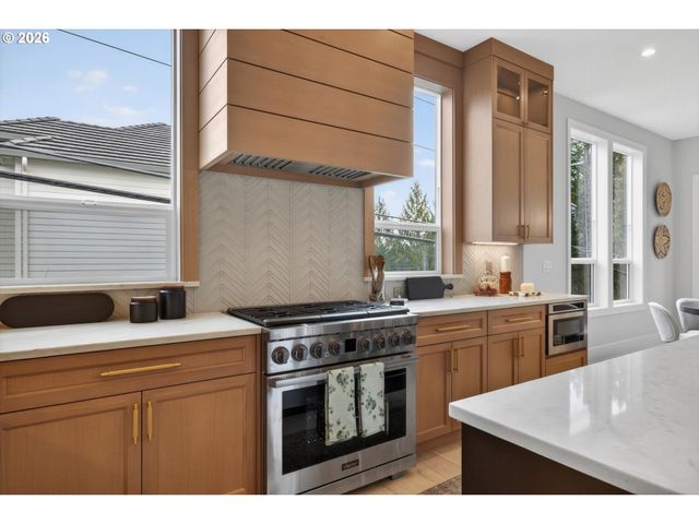 1864 Sw Dickinson Ln, Portland, OR 97219