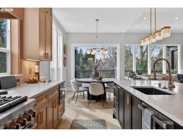 1864 Sw Dickinson Ln, Portland, OR 97219