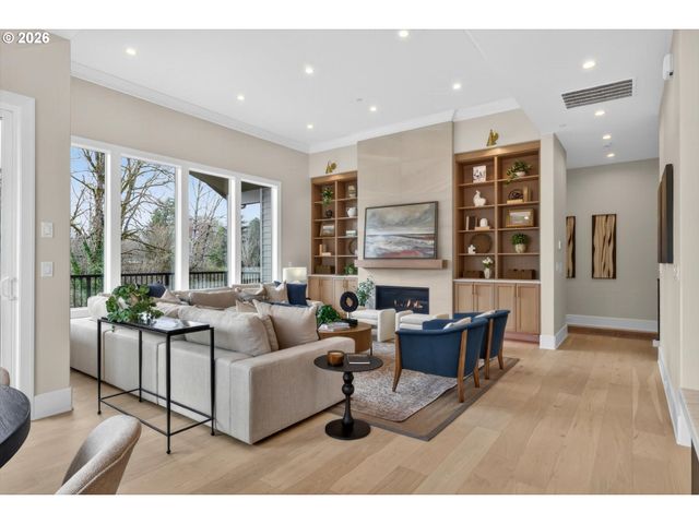 1864 Sw Dickinson Ln, Portland, OR 97219