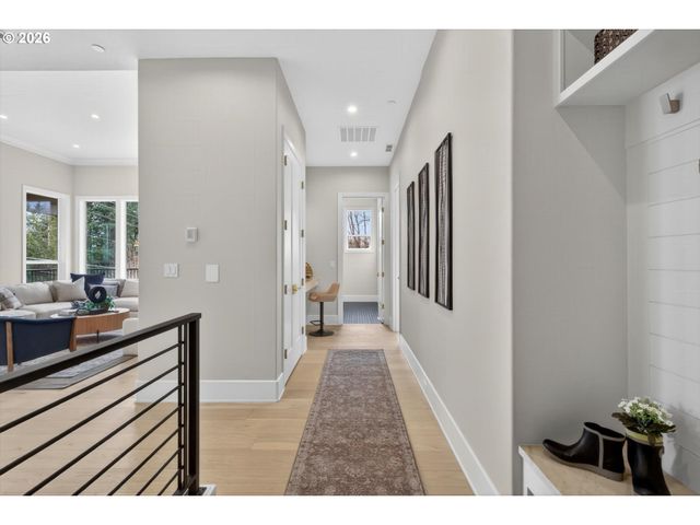 1864 Sw Dickinson Ln, Portland, OR 97219