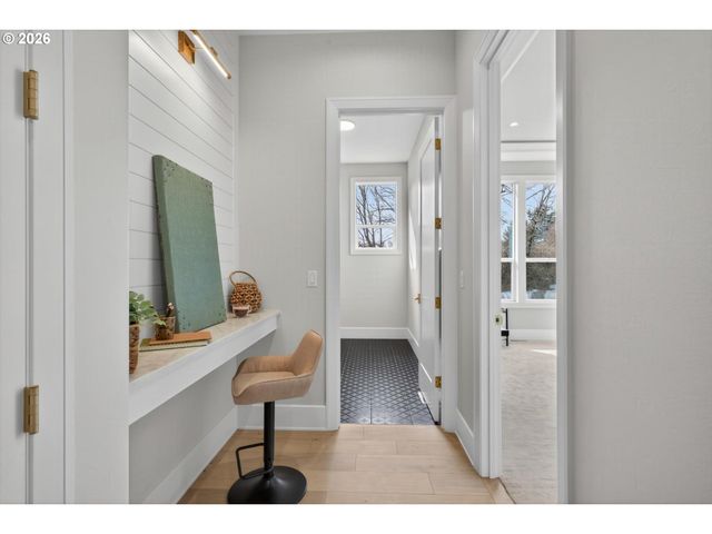 1864 Sw Dickinson Ln, Portland, OR 97219