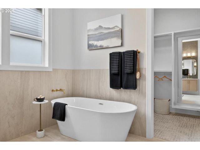 1864 Sw Dickinson Ln, Portland, OR 97219