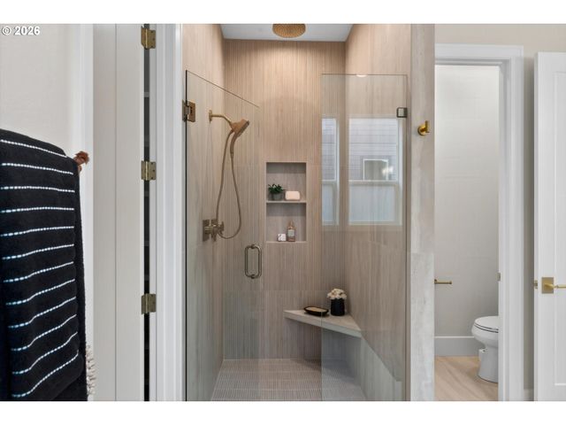 1864 Sw Dickinson Ln, Portland, OR 97219