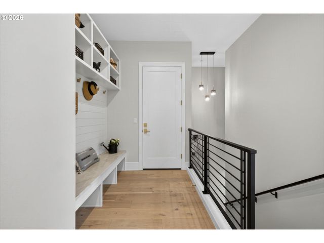 1864 Sw Dickinson Ln, Portland, OR 97219