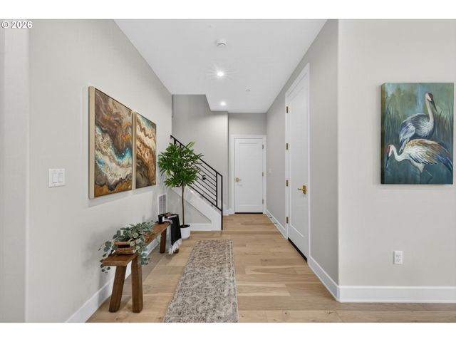 1864 Sw Dickinson Ln, Portland, OR 97219