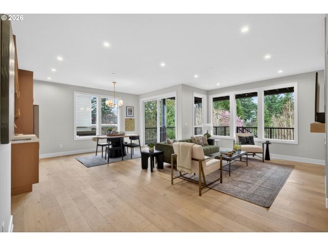 1864 Sw Dickinson Ln, Portland, OR 97219