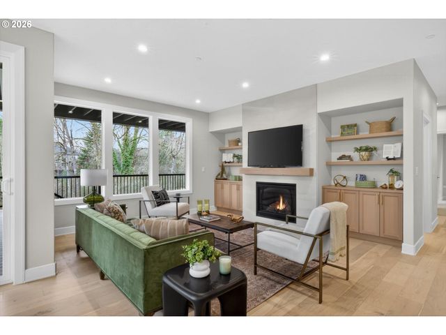 1864 Sw Dickinson Ln, Portland, OR 97219