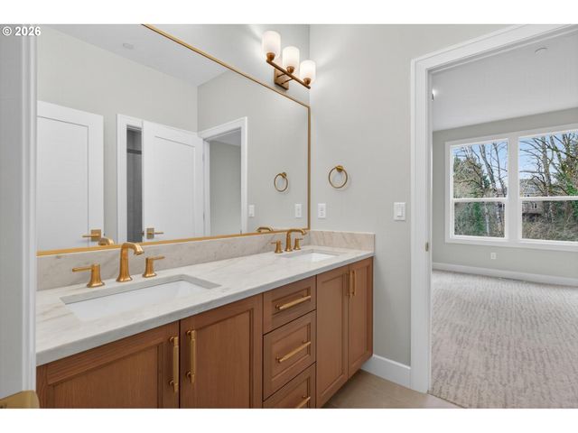 1864 Sw Dickinson Ln, Portland, OR 97219