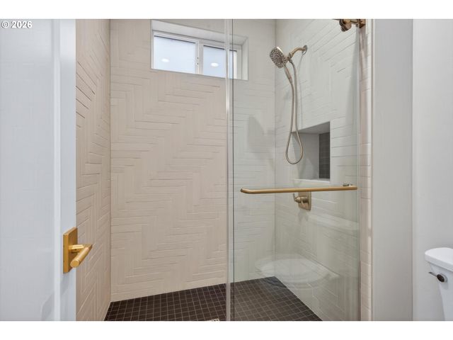 1864 Sw Dickinson Ln, Portland, OR 97219