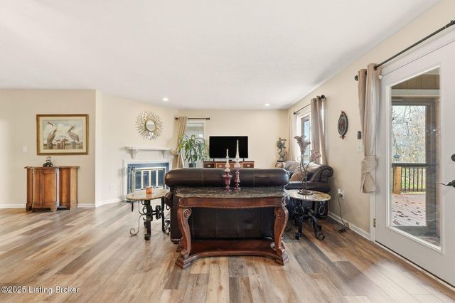 6515 Marina Dr, Prospect, KY 40059