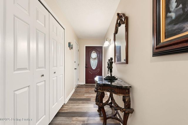 6515 Marina Dr, Prospect, KY 40059