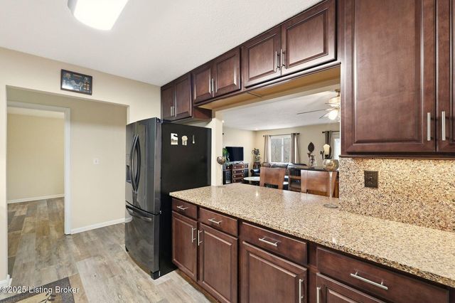 6515 Marina Dr, Prospect, KY 40059