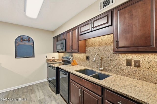 6515 Marina Dr, Prospect, KY 40059