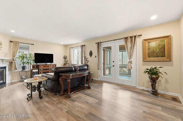 6515 Marina Dr, Prospect, KY 40059