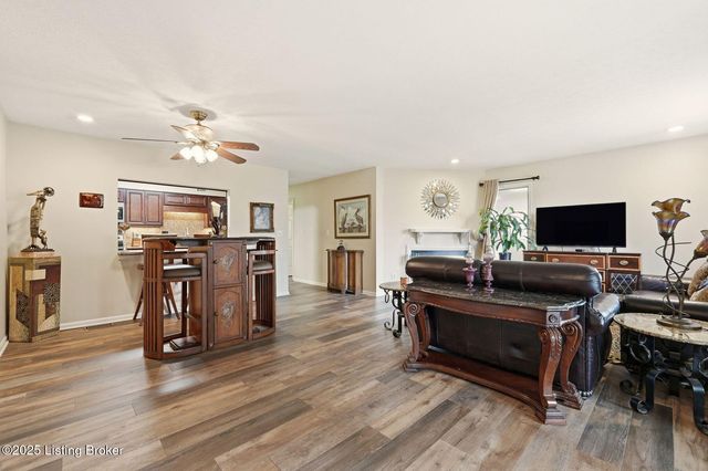 6515 Marina Dr, Prospect, KY 40059