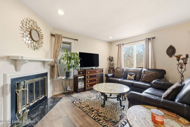 6515 Marina Dr, Prospect, KY 40059