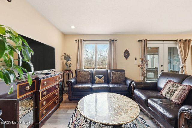 6515 Marina Dr, Prospect, KY 40059