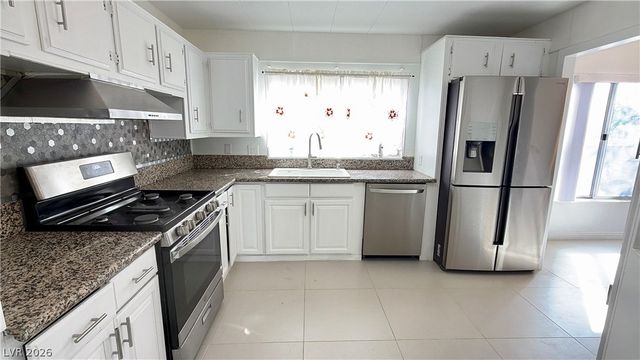 4670 Hildago Way, Las Vegas, NV 89121