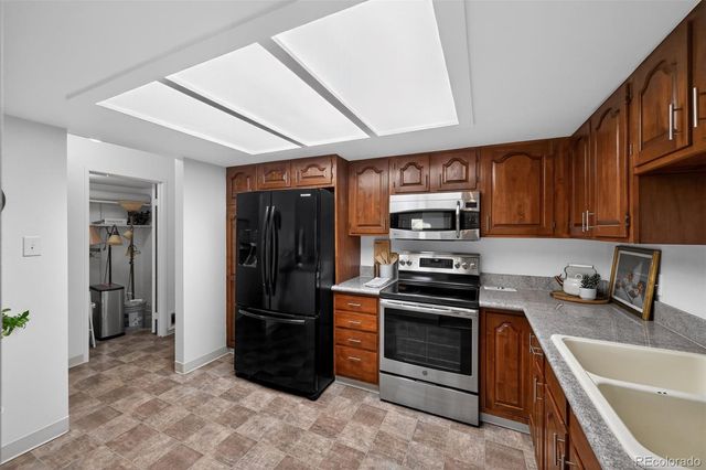 2868 S Heather Gardens Way 103, Aurora, CO 80014