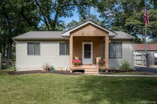 5720 Berkley Drive, Waterford Charter Township, MI 48327