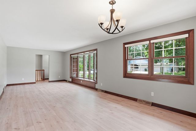 2428 Willow Lane, Cedar Falls, IA 50613