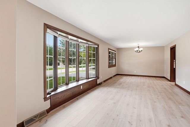 2428 Willow Lane, Cedar Falls, IA 50613