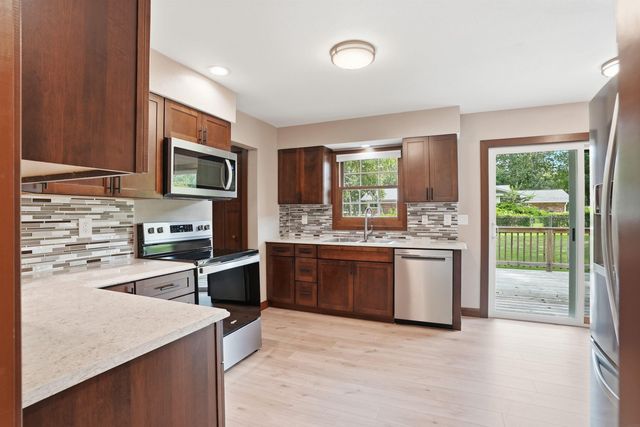 2428 Willow Lane, Cedar Falls, IA 50613