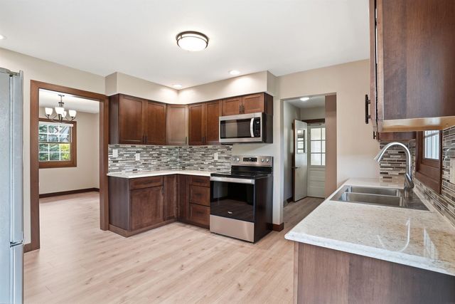 2428 Willow Lane, Cedar Falls, IA 50613