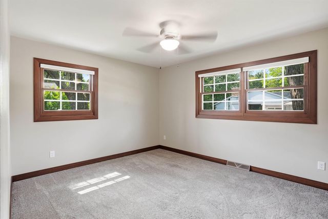 2428 Willow Lane, Cedar Falls, IA 50613