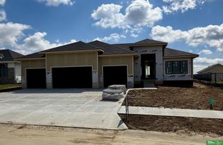 5701 N 197th Street, Elkhorn, NE 68022
